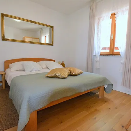 Robinson House Bosiljka *