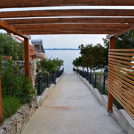 بيت للعطل Robinson House Bosiljka Dobropoljana